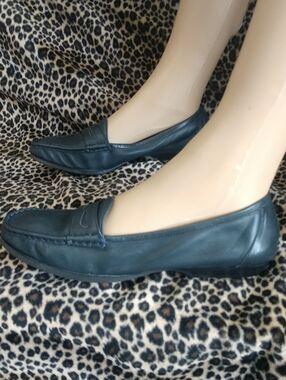 Women’s  Leather Slip-On Loafers - Classic Everyday Flats